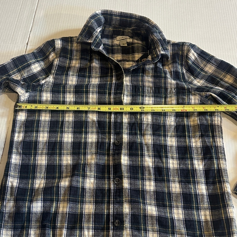 LL Bean relaxed fit Plaid Button-Up Shirt 100% cotton green navy and cream - Picture 2 of 9